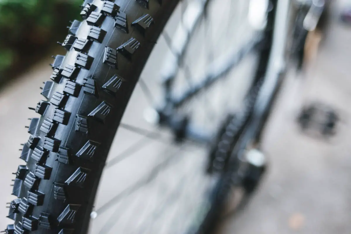 Mountain Bike Tires: 1.95 Vs. 2.1 - Which One Is Better?